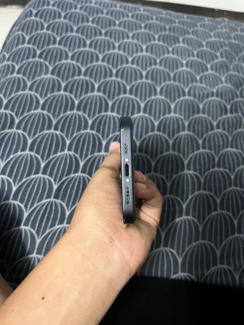 Apple iPhone 12 6
