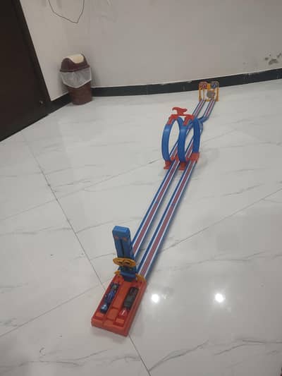 Hot Wheels track and cars