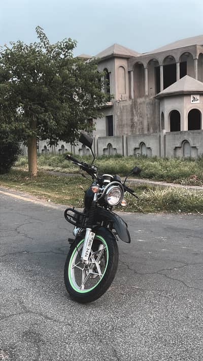 Suzuki GS 150 Limited Edition black colour