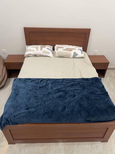 Queen size Bed