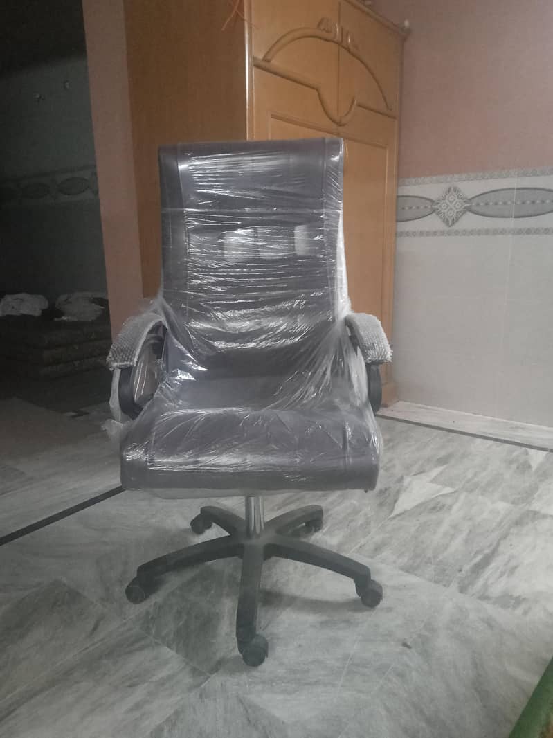 study table and chairs 0