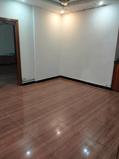 One bedroom unfurnished flat available for rent in E11 4