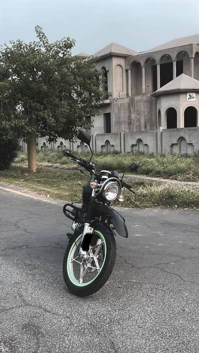 Suzuki GS 150 Limited Edition black colour
