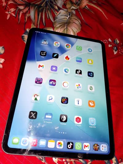 iPad Pro M4 11-inch 256Gb 9/10 Condition with box