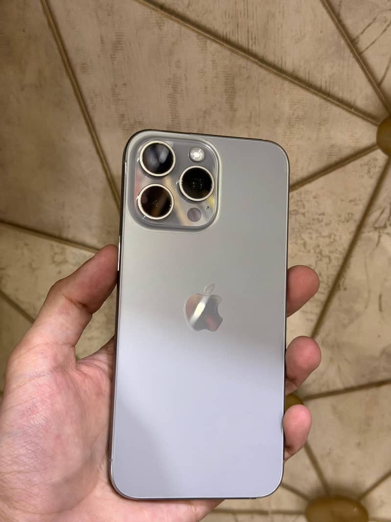 Apple iPhone 15 Pro Max 6