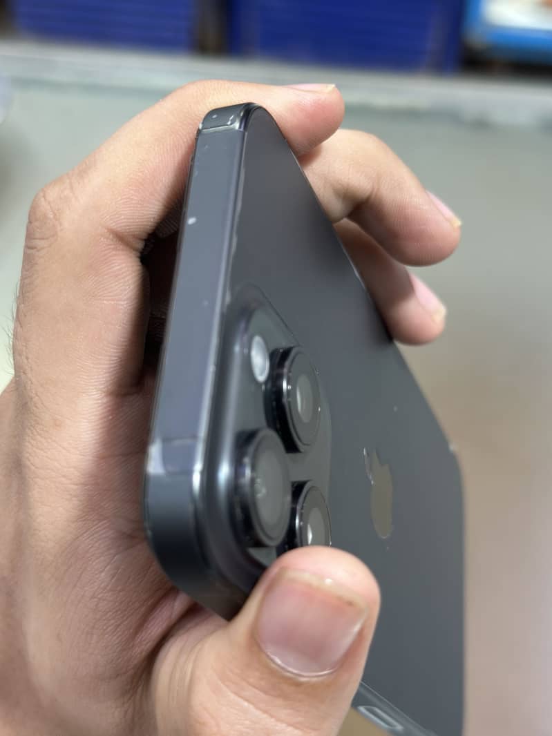 iPhone 15pro max 4