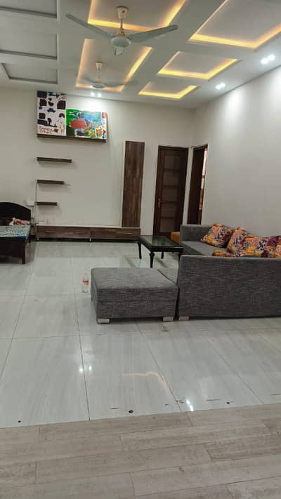 Unfurnished room available for rent in E11 2 in portion
