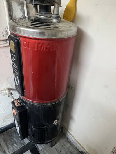 Climax Gas Geyser 25GL-good condition - no leakage - Urgent sale