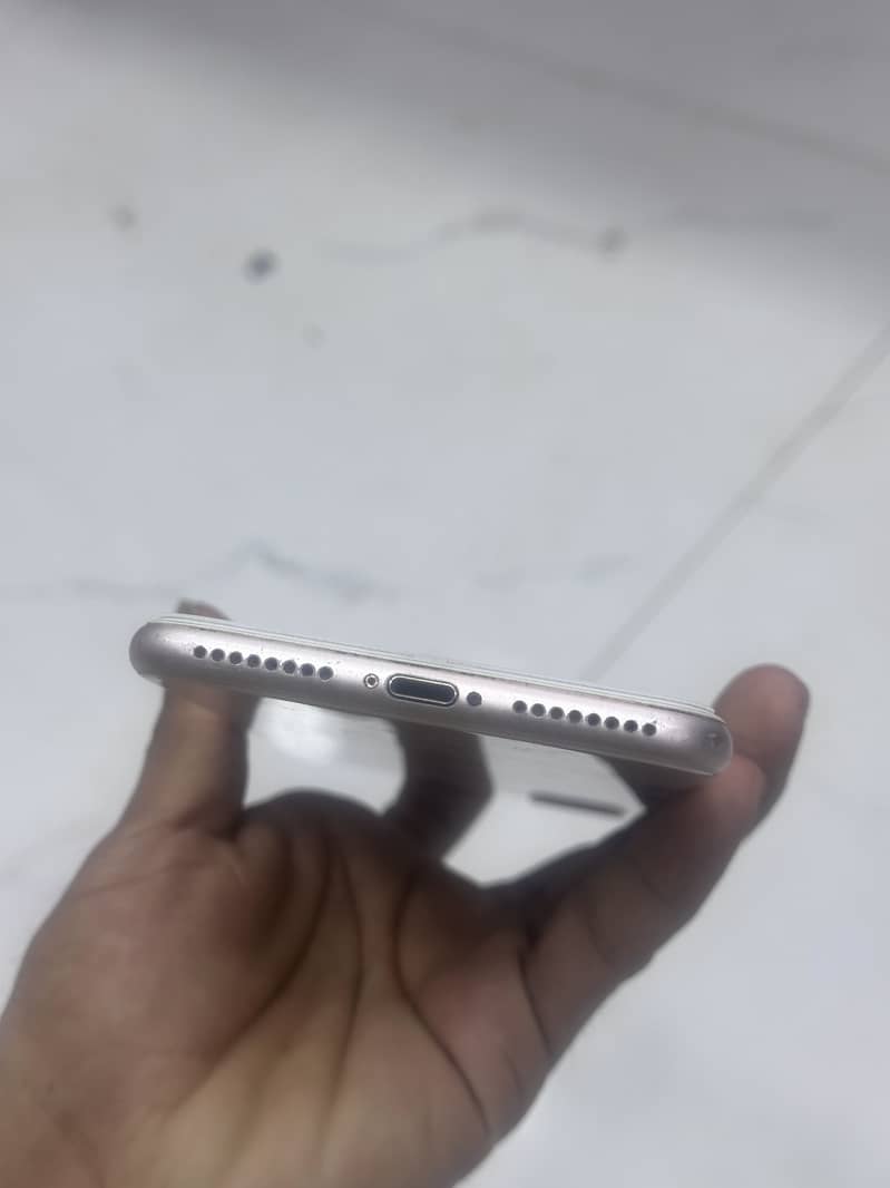 Apple iPhone 8 Plus 1
