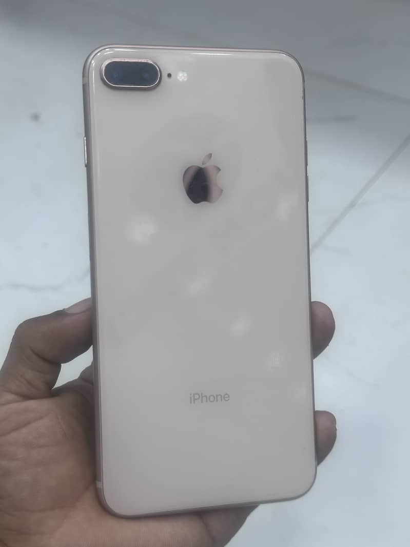 Apple iPhone 8 Plus 3