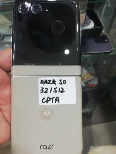 Motorola Razr 50 vip pta 512gb neat condition