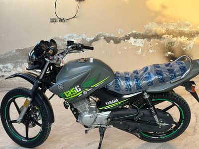 Yamaha ybr g gray 2024 model 26 ka number lagy ga. /0336/9800/157/