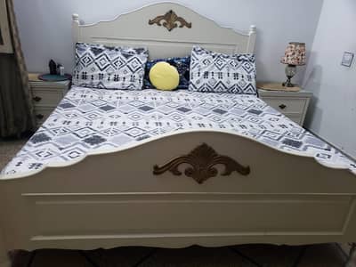 Bed side tables and dressing
