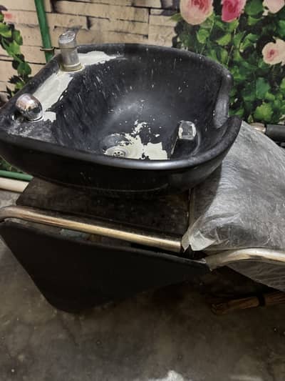 Palour washing unit
