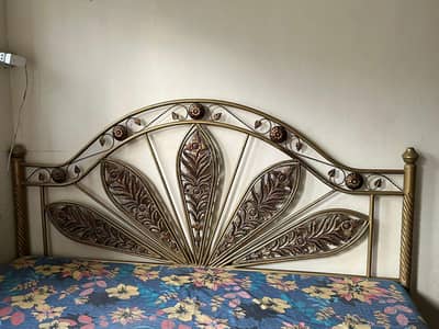 king size metal bed for sale - Rs: 16,000