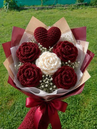 Handmade Crochet Bouquets, Flowers & Cute Keychains