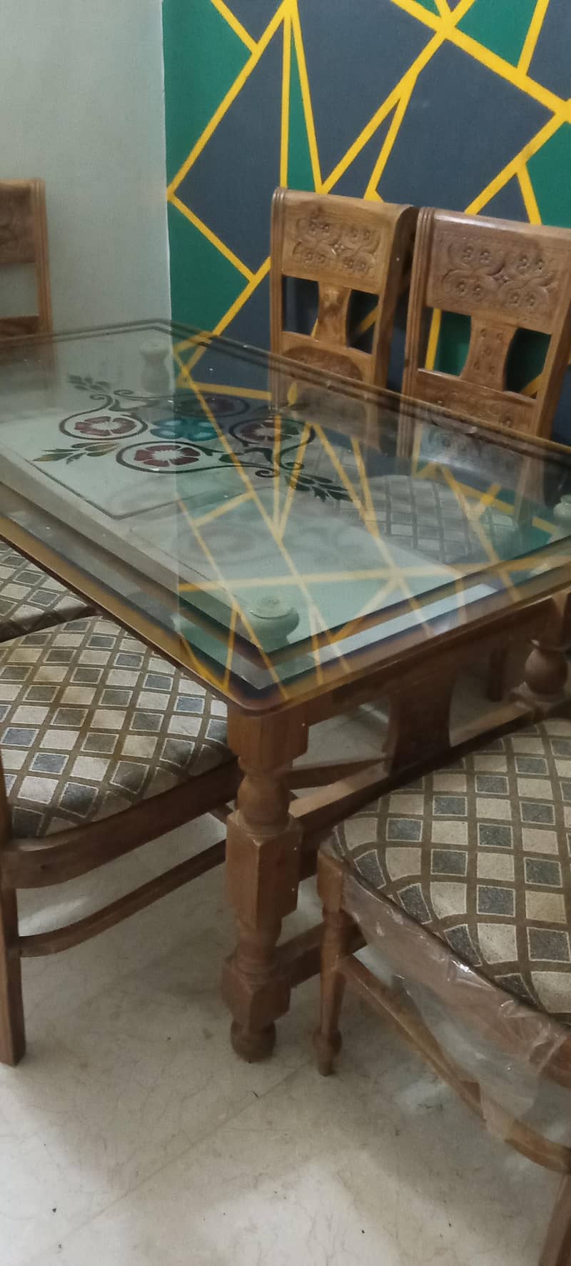Dinning table 0
