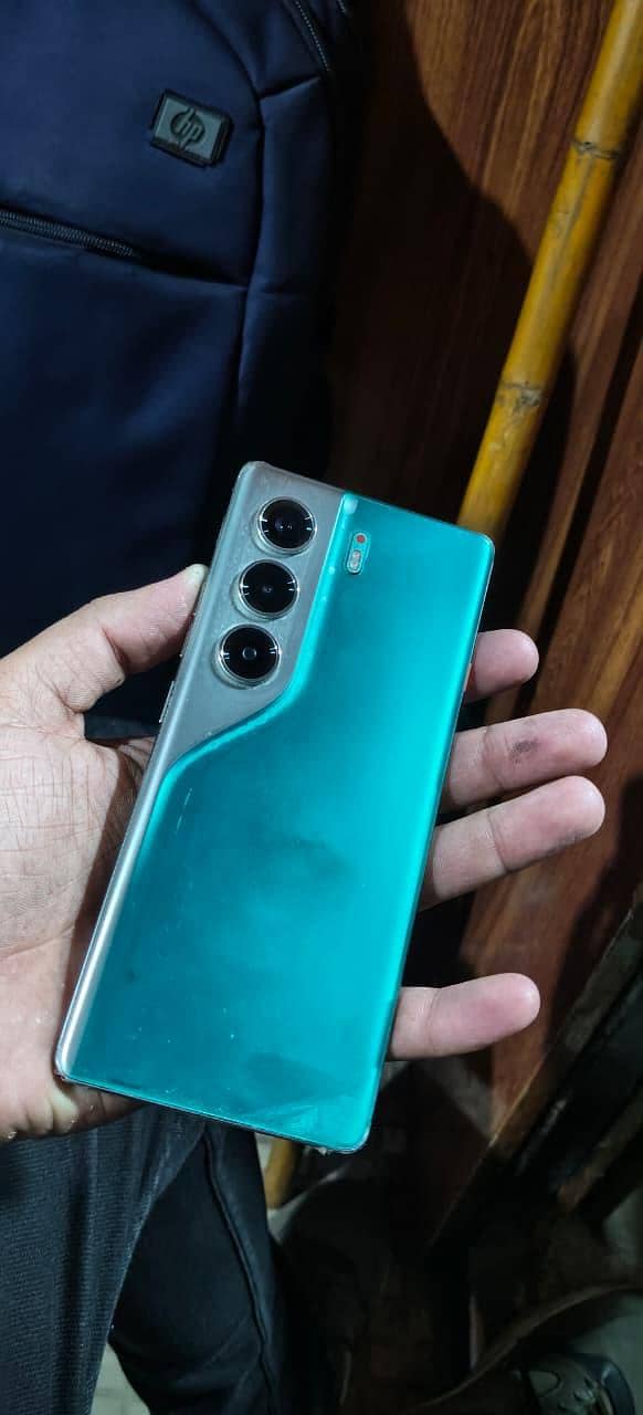 Tecno CAMON 40 Pro 4