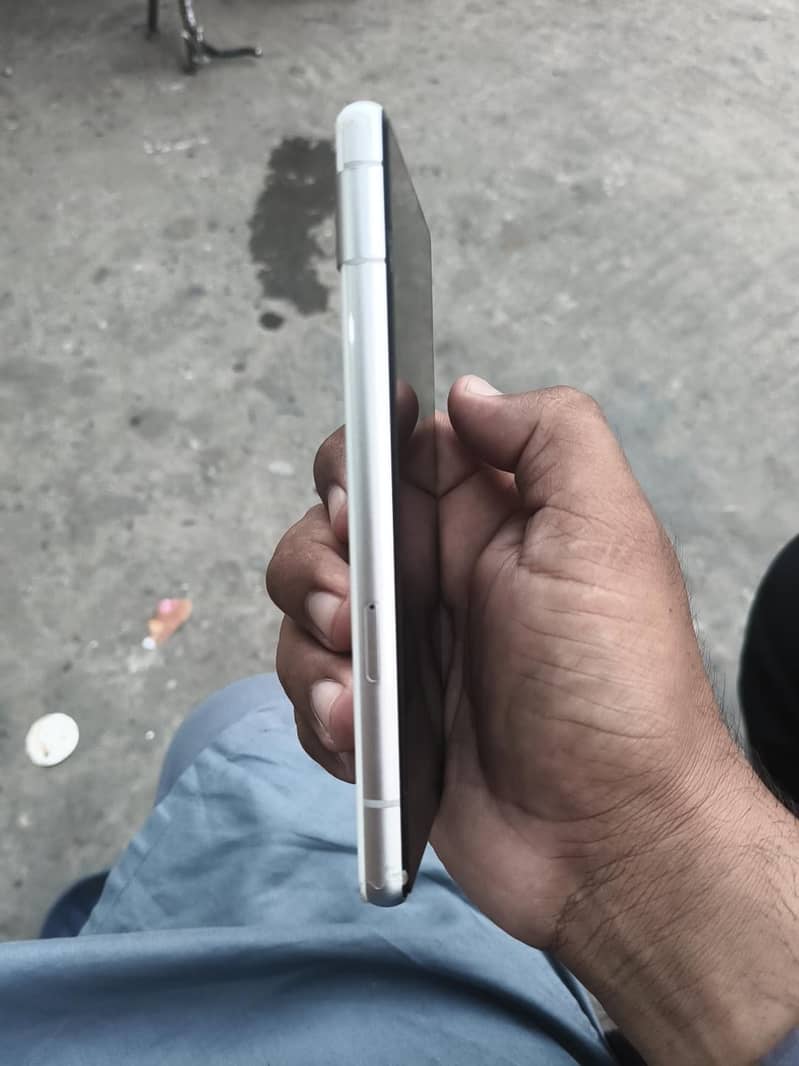 Google Pixel 7a 5