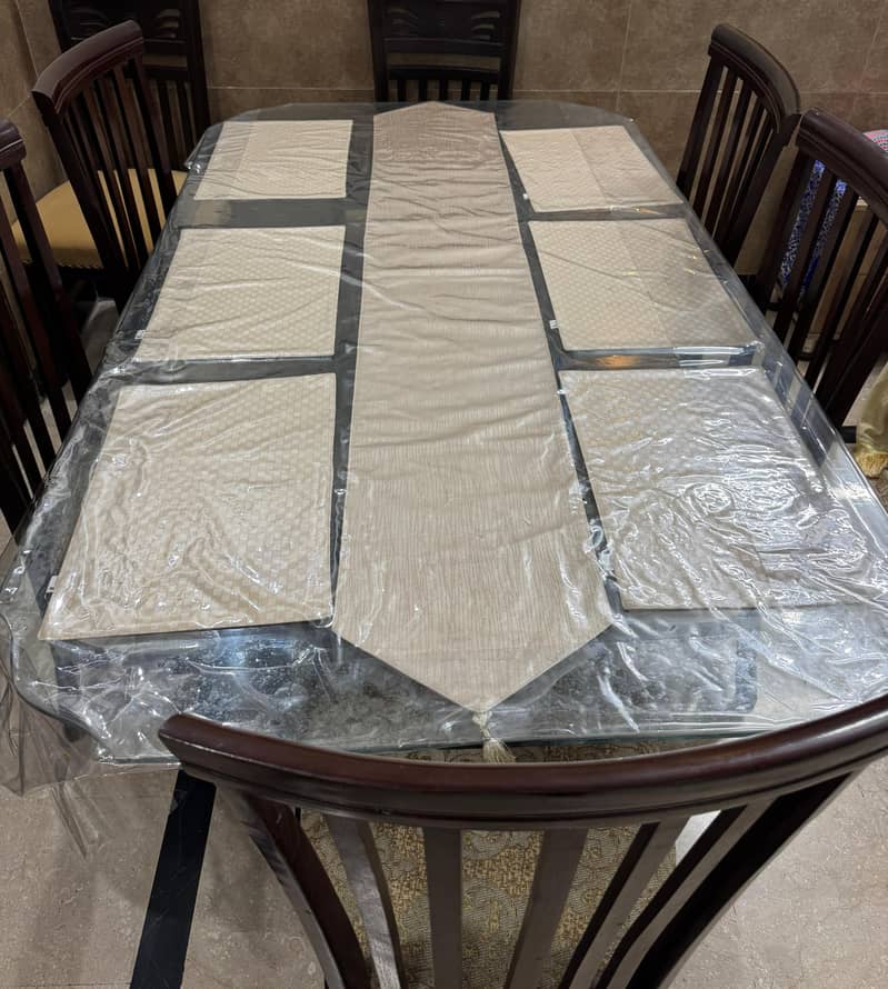 Dining table 0