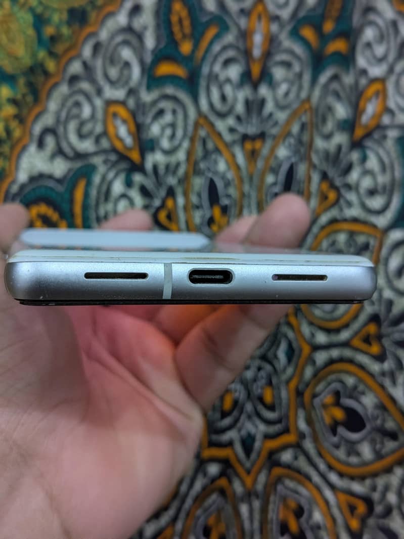 Google Pixel 7 4
