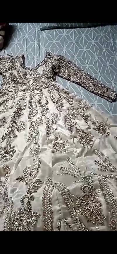 لگژری لہنگا براۓ فروخت 