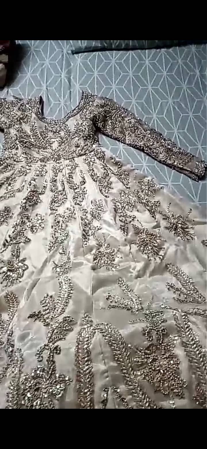 لگژری لہنگا براۓ فروخت  0