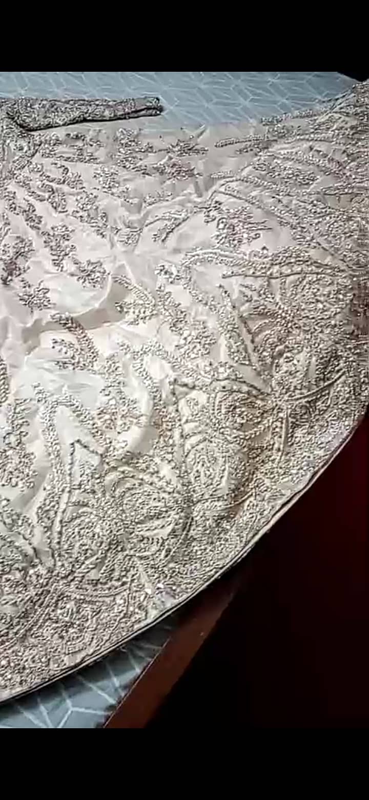 لگژری لہنگا براۓ فروخت  2