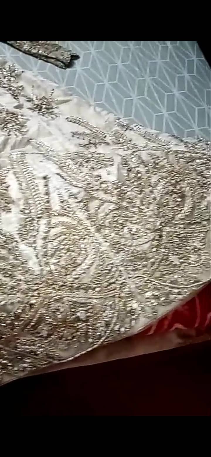 لگژری لہنگا براۓ فروخت  5