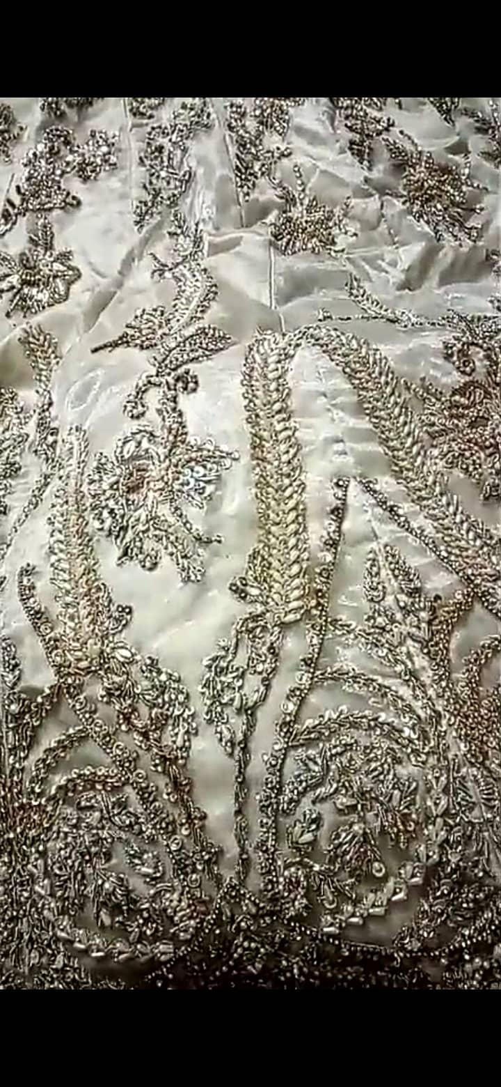 لگژری لہنگا براۓ فروخت  6