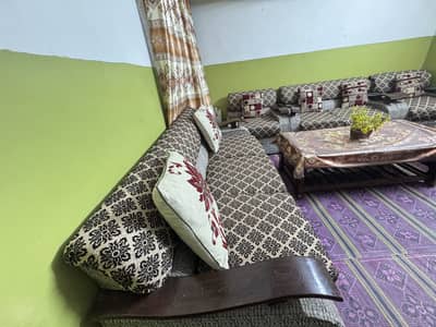 7 Seater Sofa Set with Table| 9.5/10 Like New | Urgent Sale