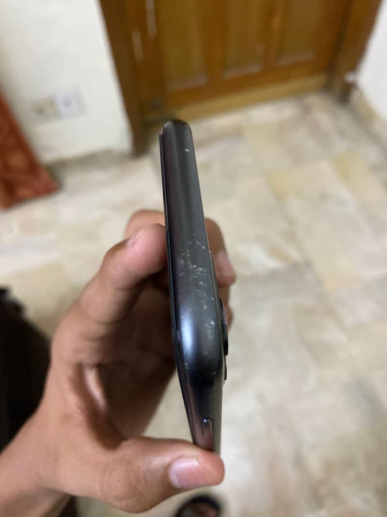 iPhone 11 4