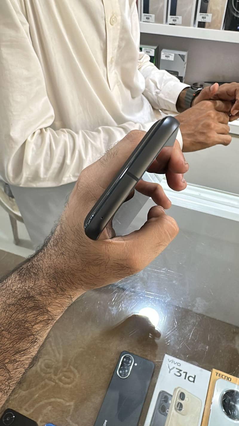 Google Pixel 8 4