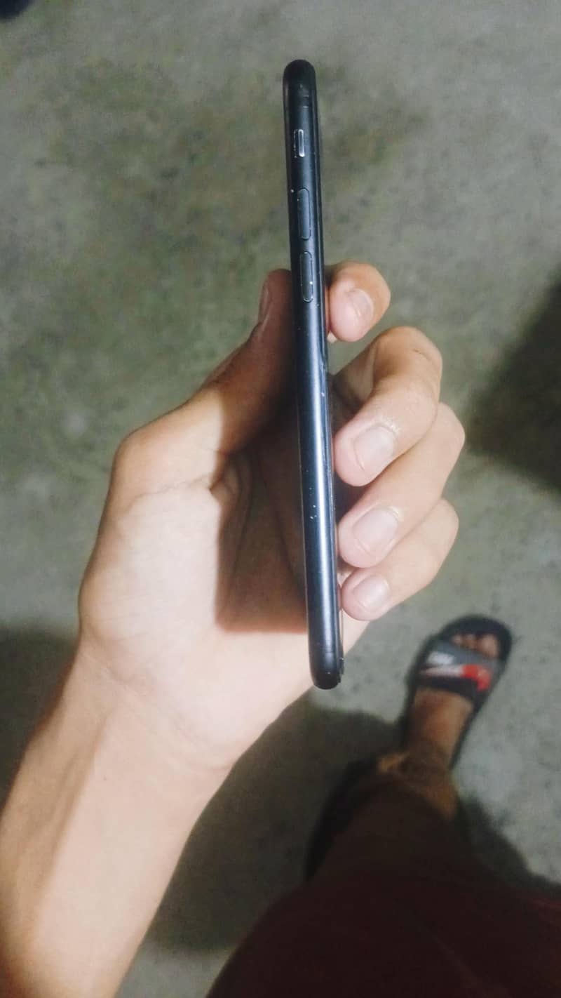 Apple iPhone 7 3