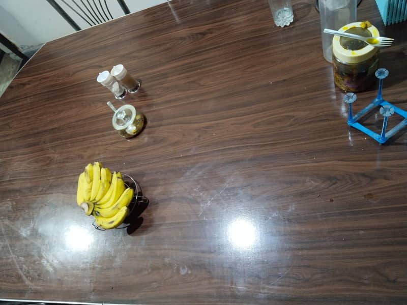 Dining Table 6 seaters 4