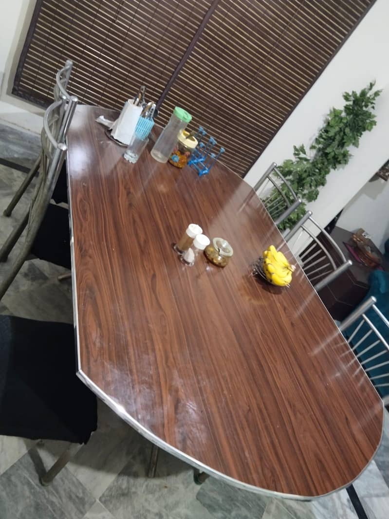 Dining Table 6 seaters 5