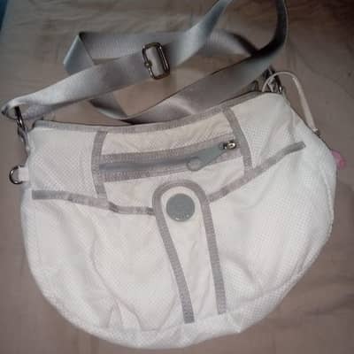 Kipling original cross body bag  white -10/10 condition