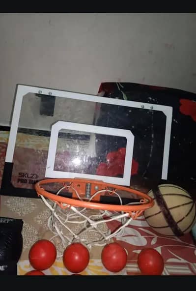 Sports kit hai jis Jo bhi Lena hai jaldi aa jaye
