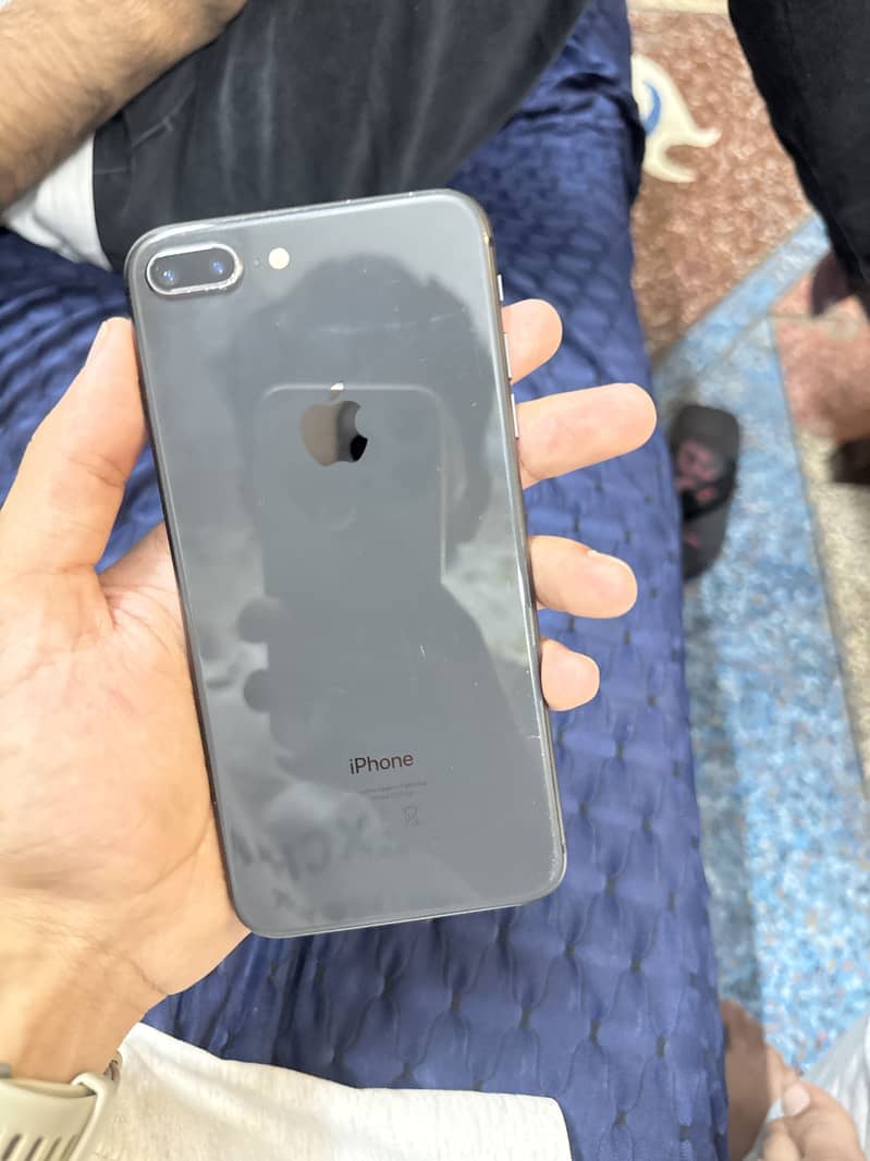 Apple iPhone 8 Plus 0
