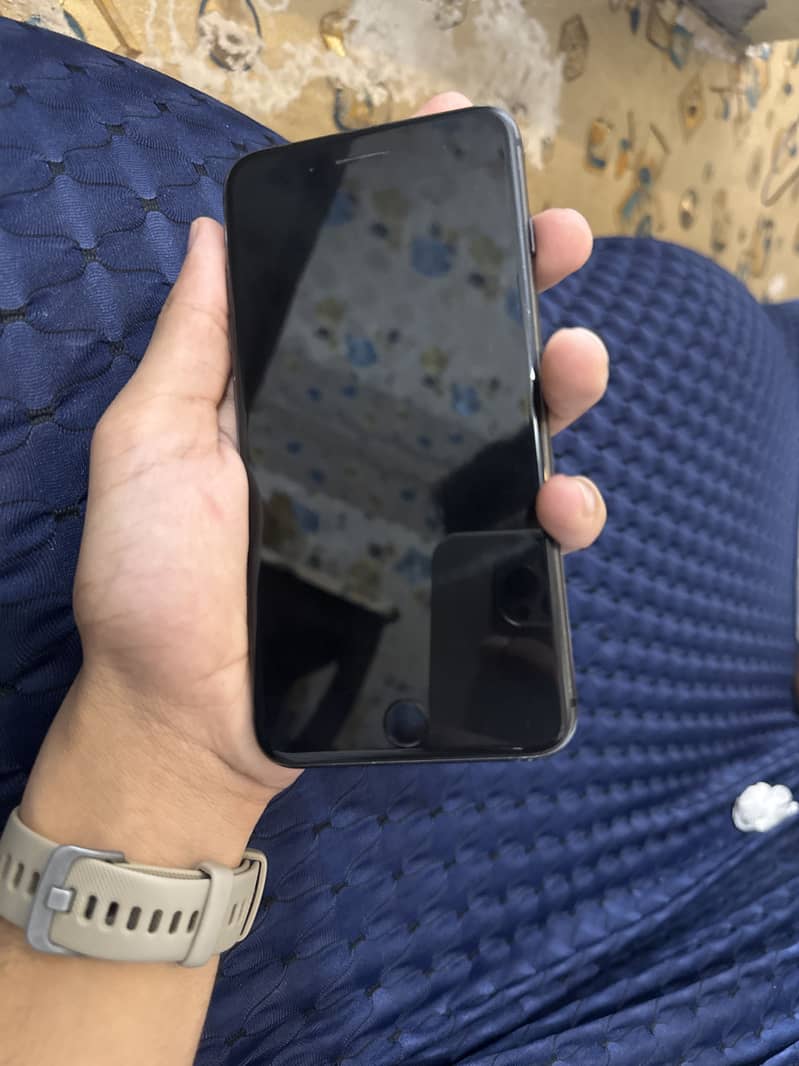Apple iPhone 8 Plus 1