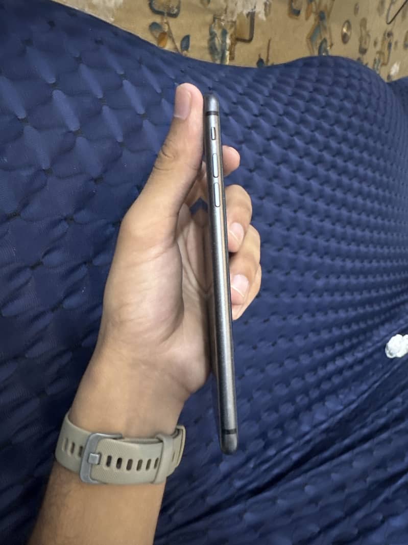 Apple iPhone 8 Plus 3