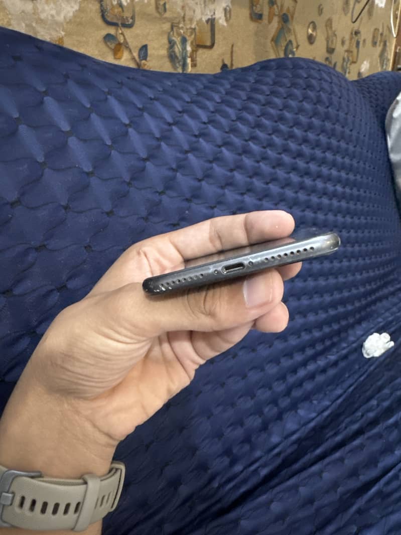 Apple iPhone 8 Plus 4