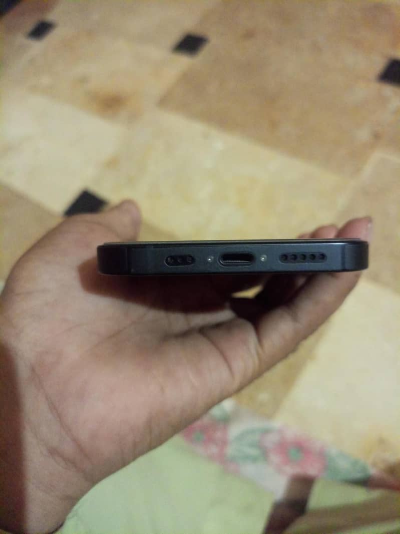 Apple iPhone 13 2