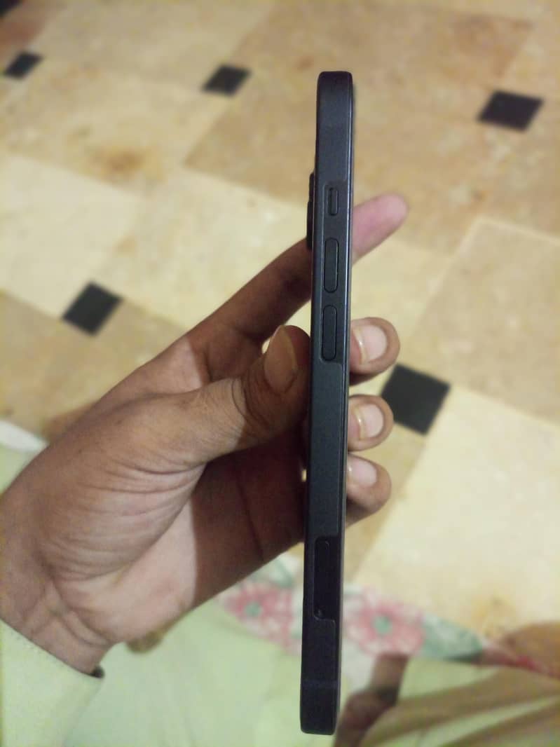 Apple iPhone 13 3