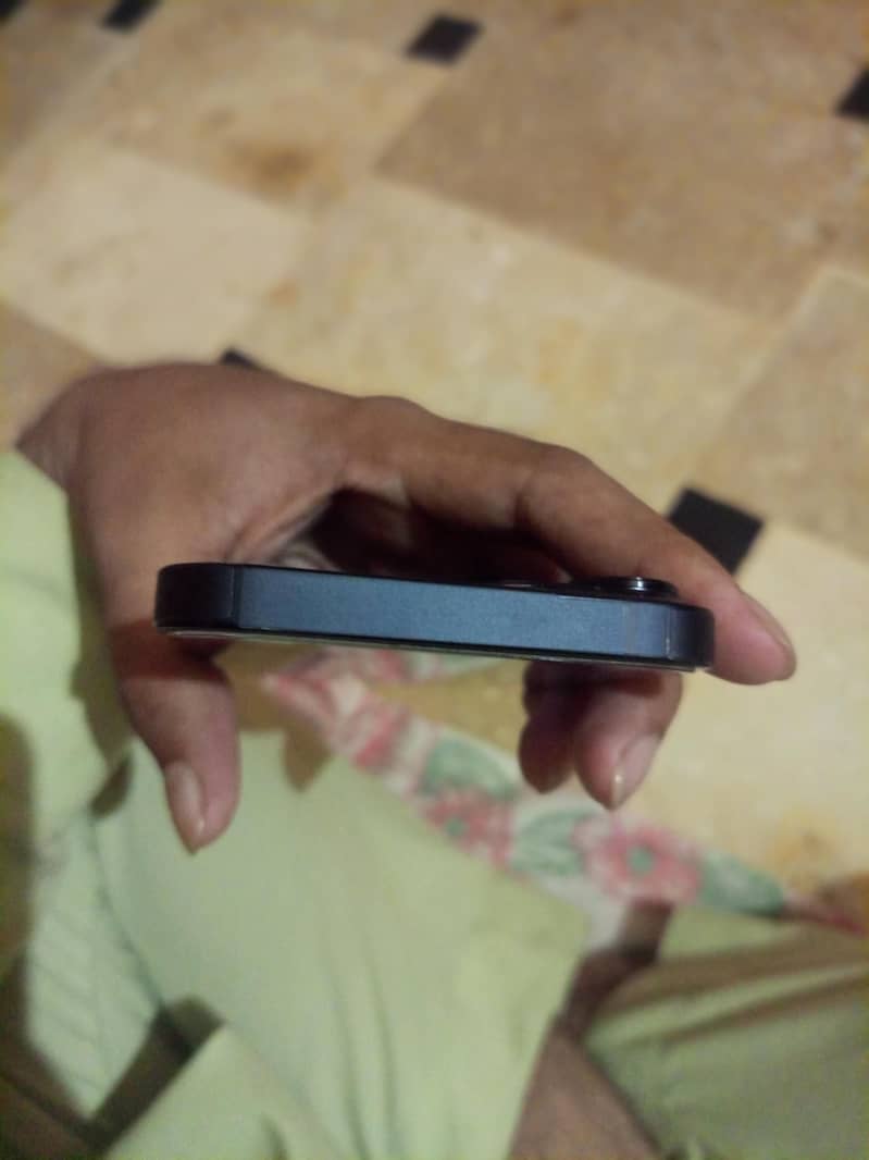 Apple iPhone 13 4
