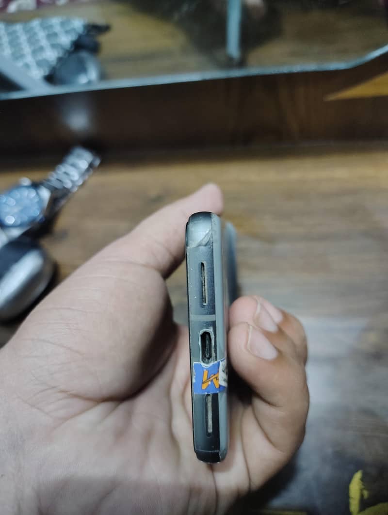 Google Pixel 8 4