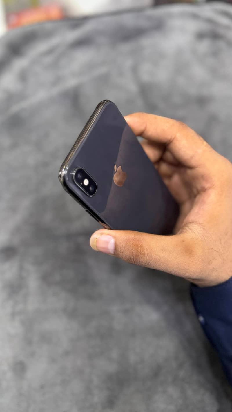 Apple iPhone X 3