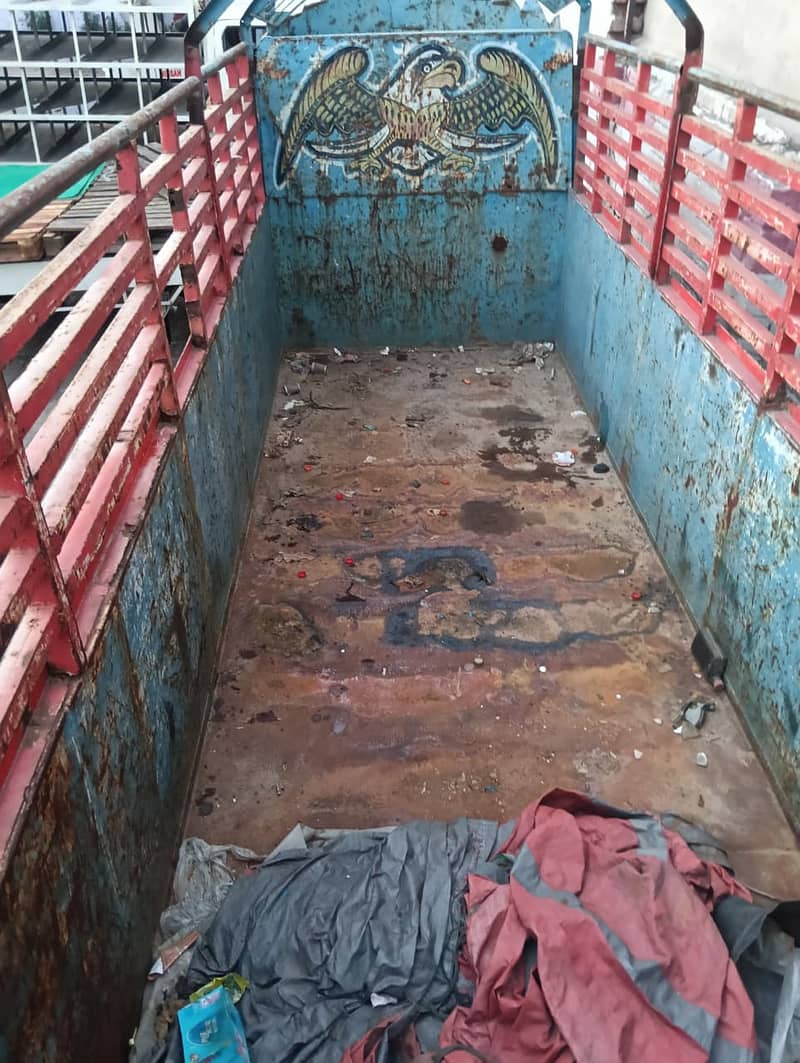 LOADING MAZDA BODY 2