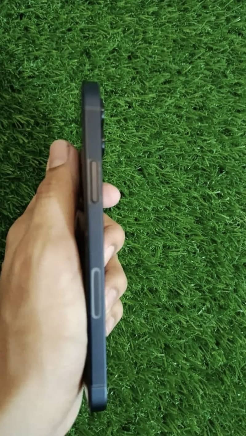 Apple iPhone 12 5