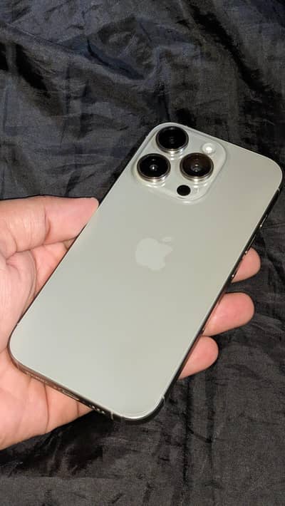 Apple iPhone 16 Pro
